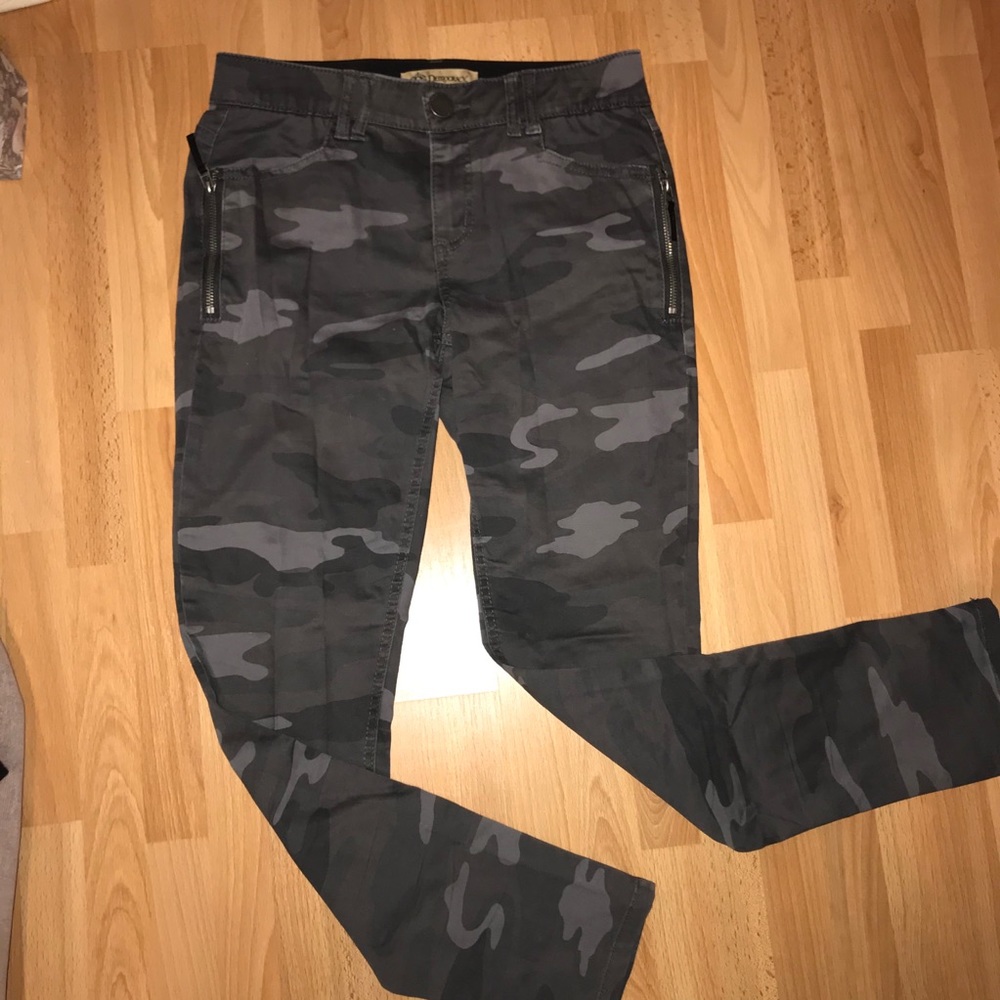 Camo skinny jeans